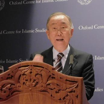 Ban Ki-moon at the lectern.